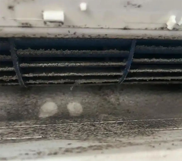 唐山空调吹的风有股烧焦味是怎么回事